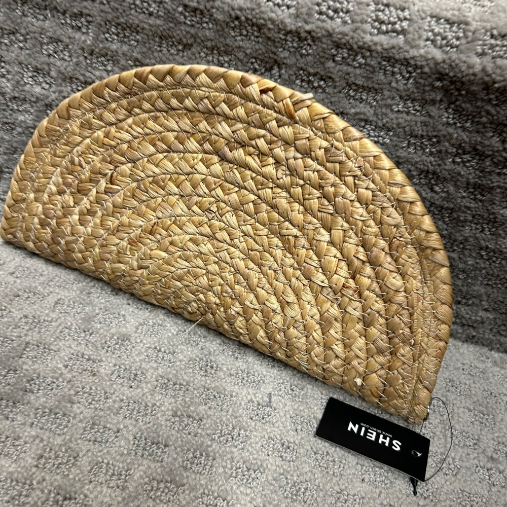 Woven Beach Clutch - Picture 2 of 3